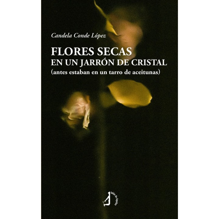 FLORES SECAS EN UN JARRON DE CRISTAL