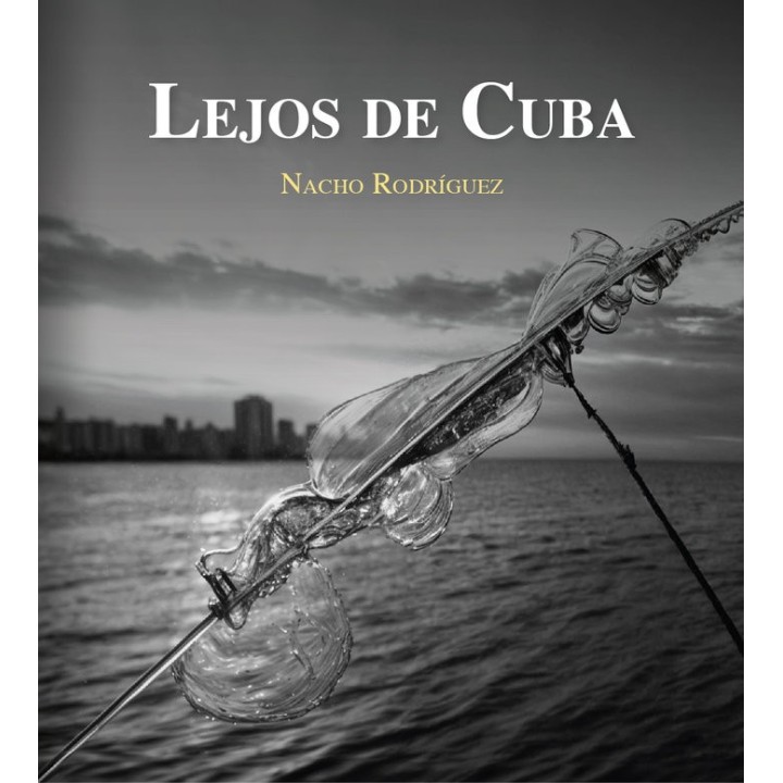 LEJOS DE CUBA