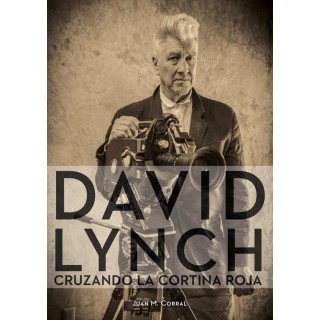 DAVID LYNCH CRUZANDO LA CORTINA ROJA