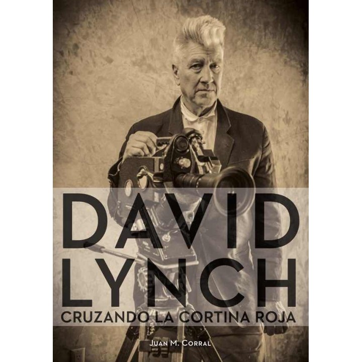DAVID LYNCH CRUZANDO LA CORTINA ROJA