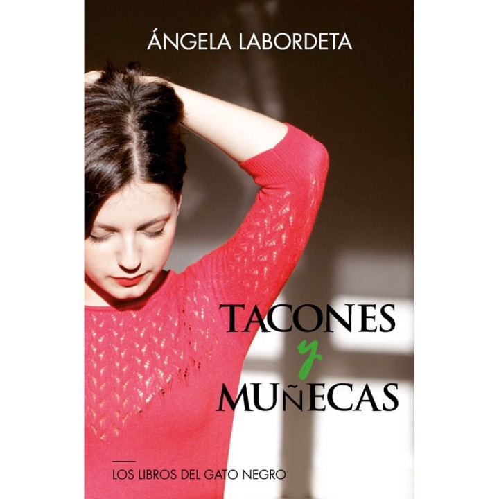 TACONES Y MUÑECAS