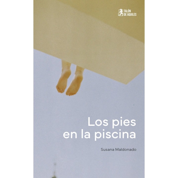 LOS PIES EN LA PISCINA