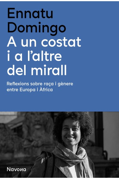 A UN COSTAT I A L'ALTRE DEL MIRALL