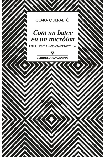 COM UN BATEC EN UN MICRÒFON