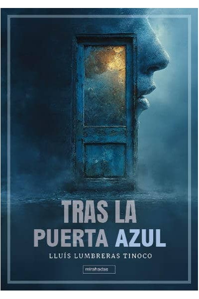 TRAS LA PUERTA AZUL